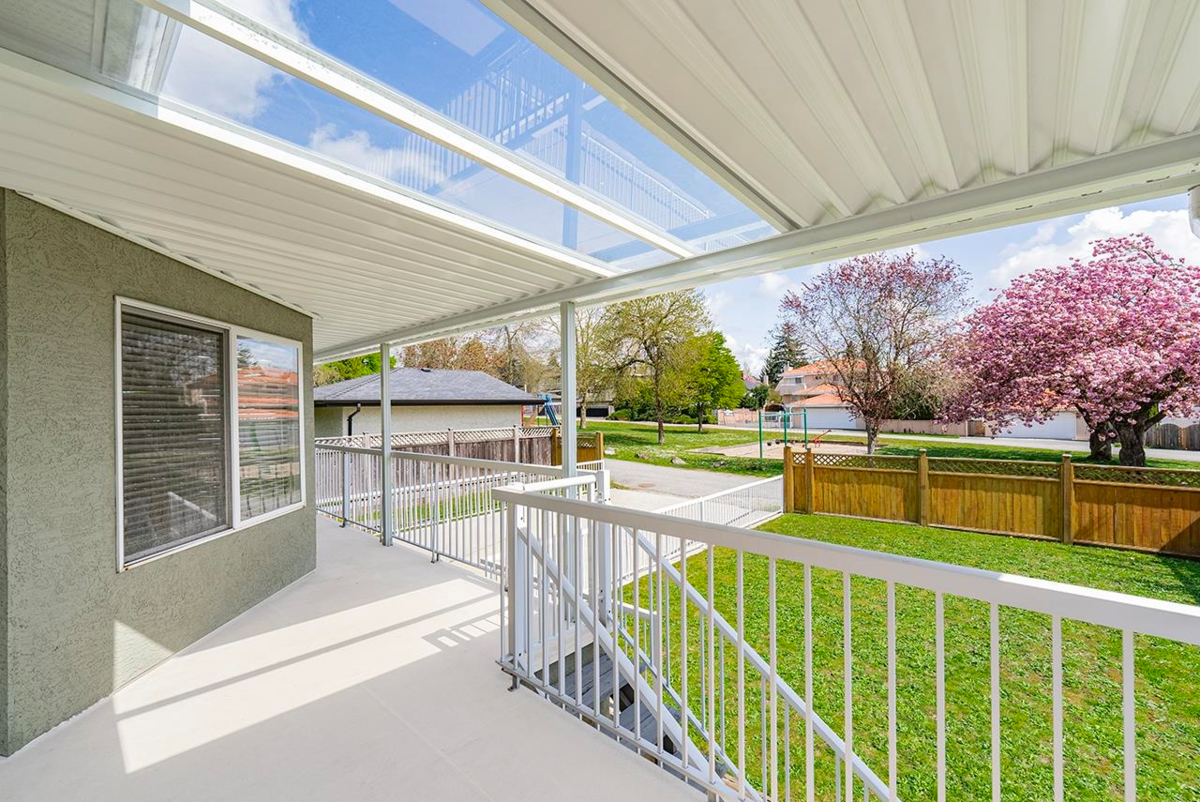 Entry Foyer Photo of 7362 Waverley Avenue, Burnaby, BC