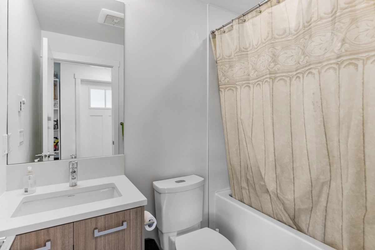 Guest Bathroom Photo of 21 24076 112 Avenue, Maple Ridge, BC