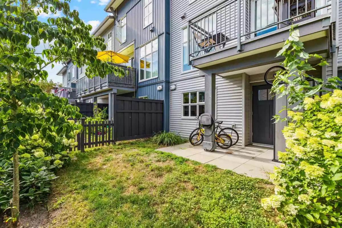 Powder Room Photo of 21 24076 112 Avenue, Maple Ridge, BC