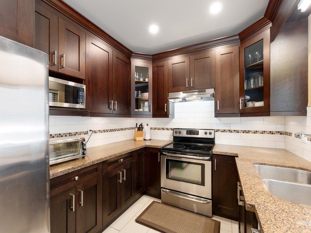 Walk-In Closet Photo of 15 7867 120 Street, Delta, BC