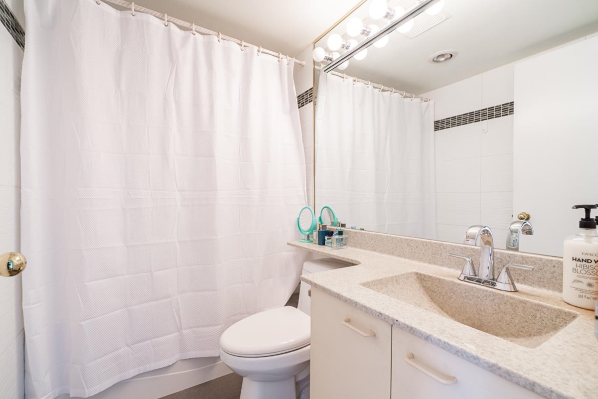 Basement Recreation Room Photo of 303 121 Tenth Street, New Westminster, BC