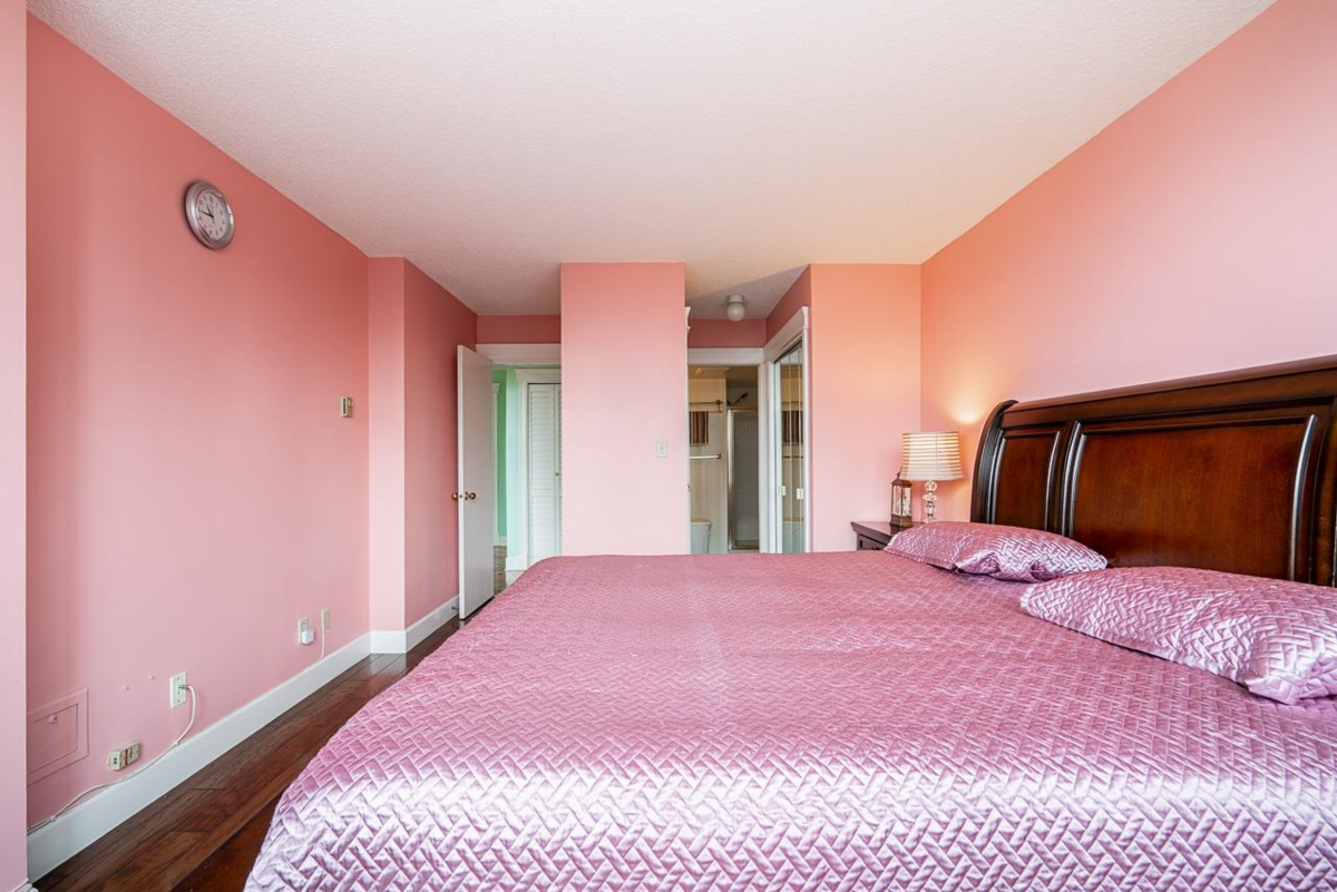 Bedroom 4 Photo of 303 121 Tenth Street, New Westminster, BC