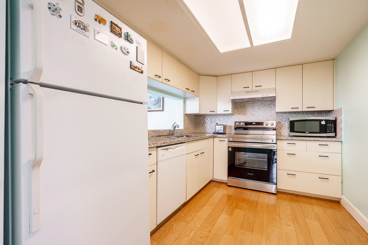 Family Room Photo of 303 121 Tenth Street, New Westminster, BC