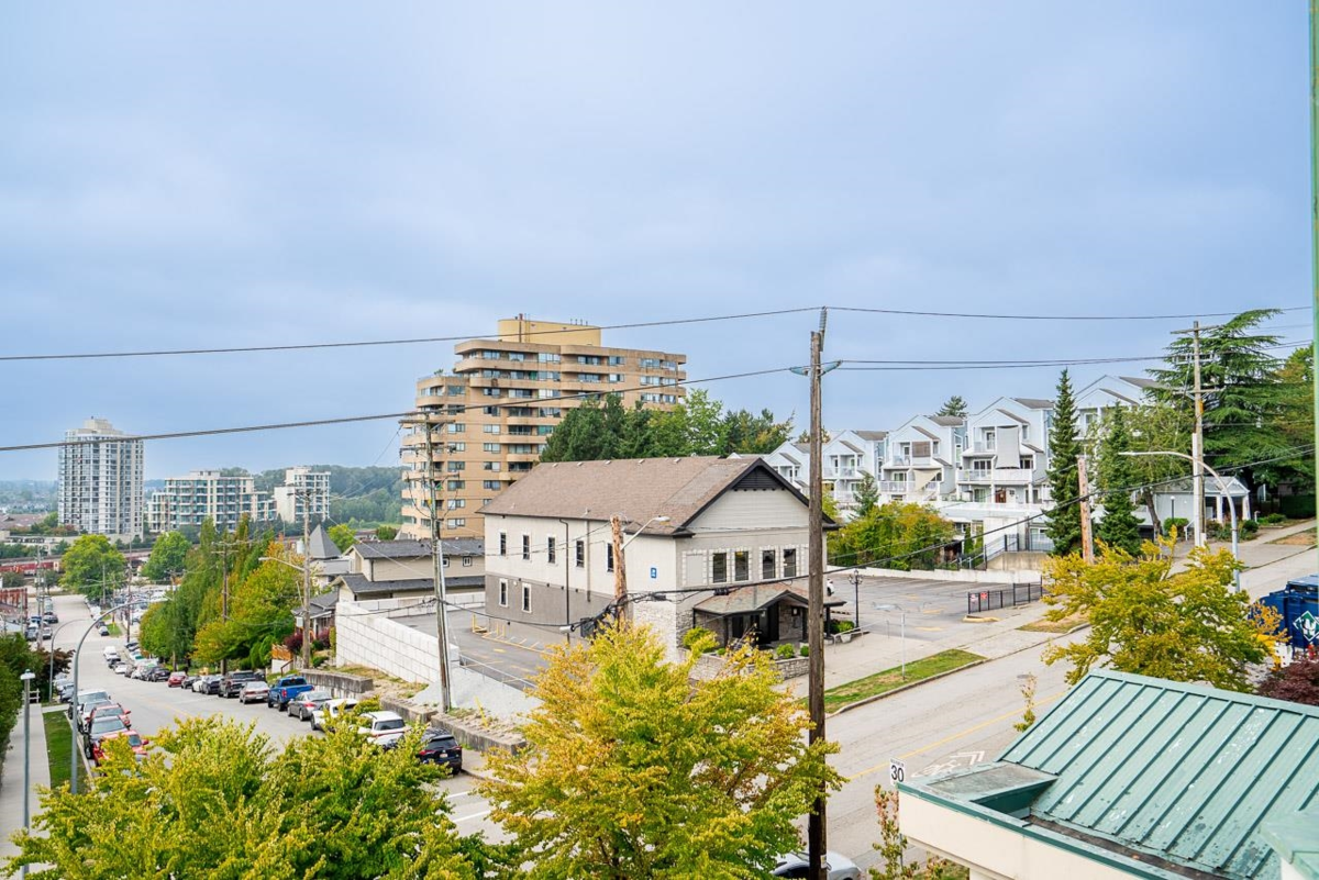 Hallway Photo of 303 121 Tenth Street, New Westminster, BC