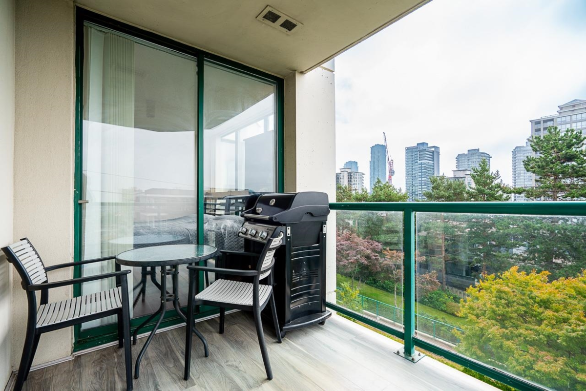 Laundry Room Photo of 303 121 Tenth Street, New Westminster, BC