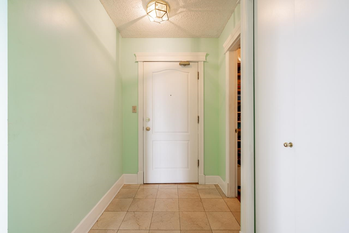 Living Room Photo of 303 121 Tenth Street, New Westminster, BC