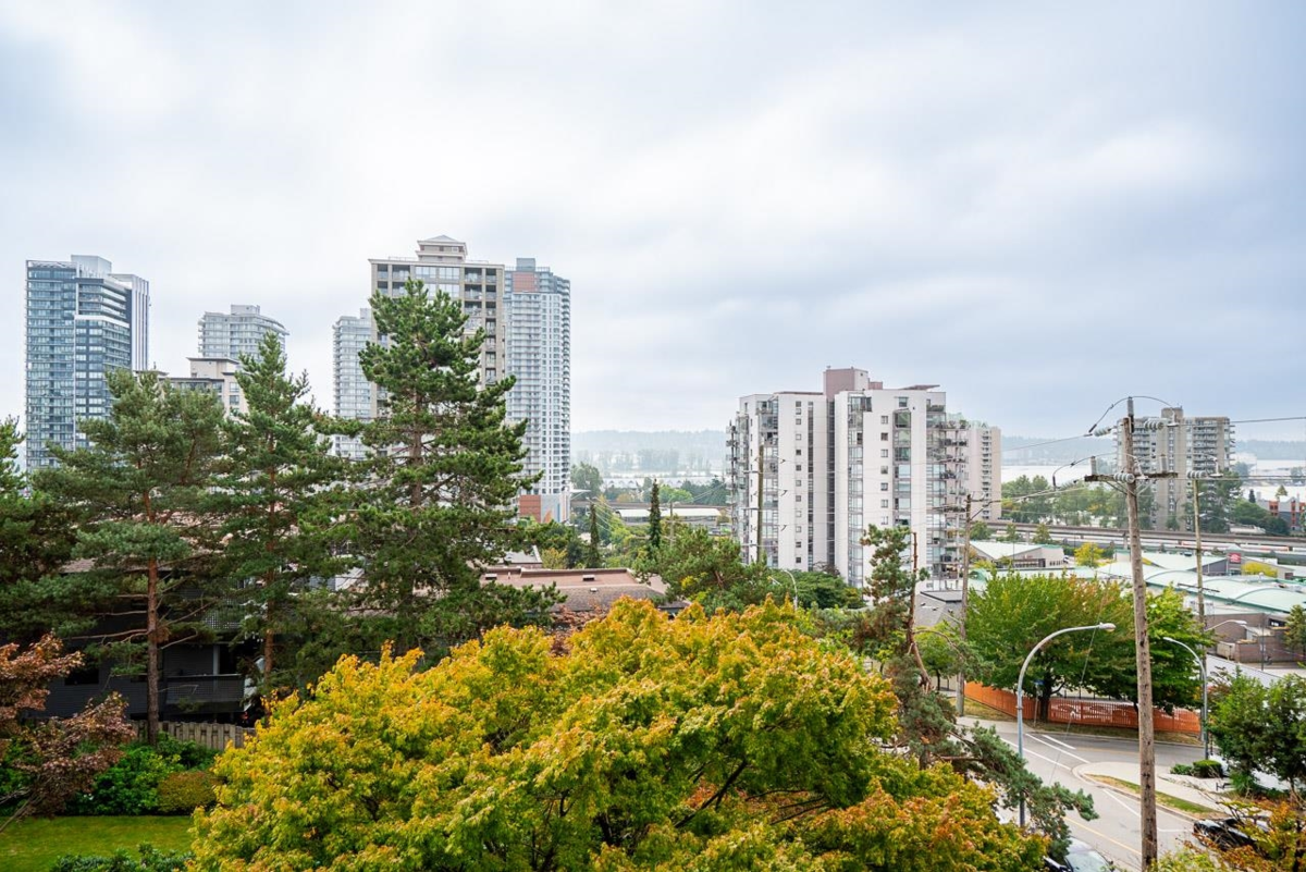 Mudroom Photo of 303 121 Tenth Street, New Westminster, BC
