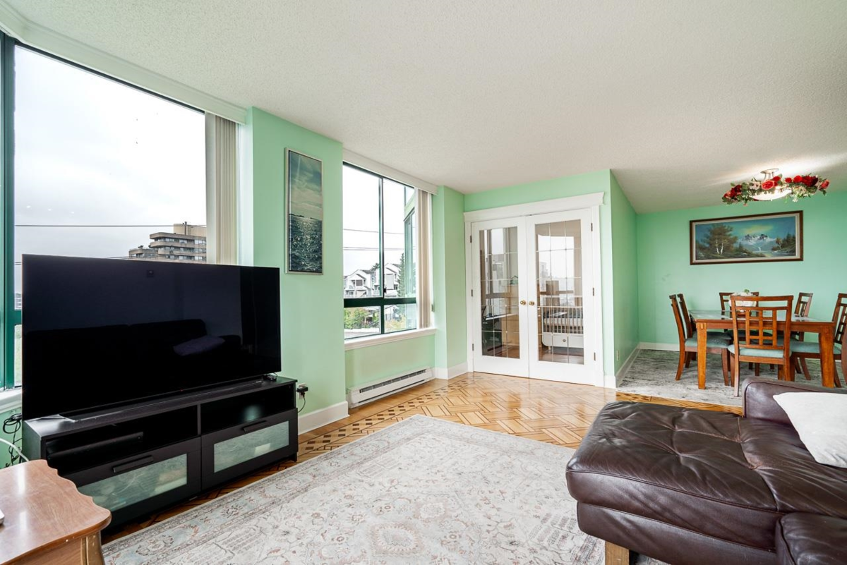 Walk-In Closet Photo of 303 121 Tenth Street, New Westminster, BC