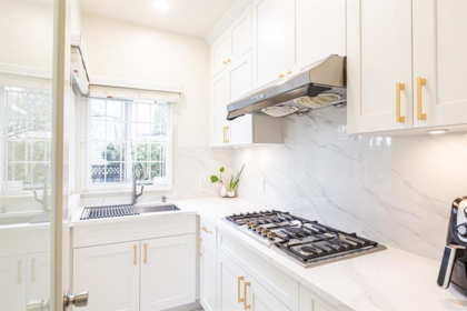 Kitchen Island Photo of 8540 Saunders Road, Richmond, BC