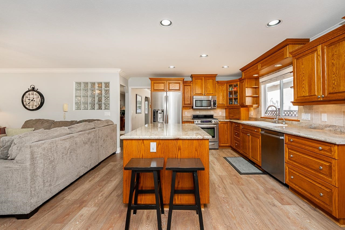 Breakfast Nook Photo of 16545 10 Avenue, Surrey, BC