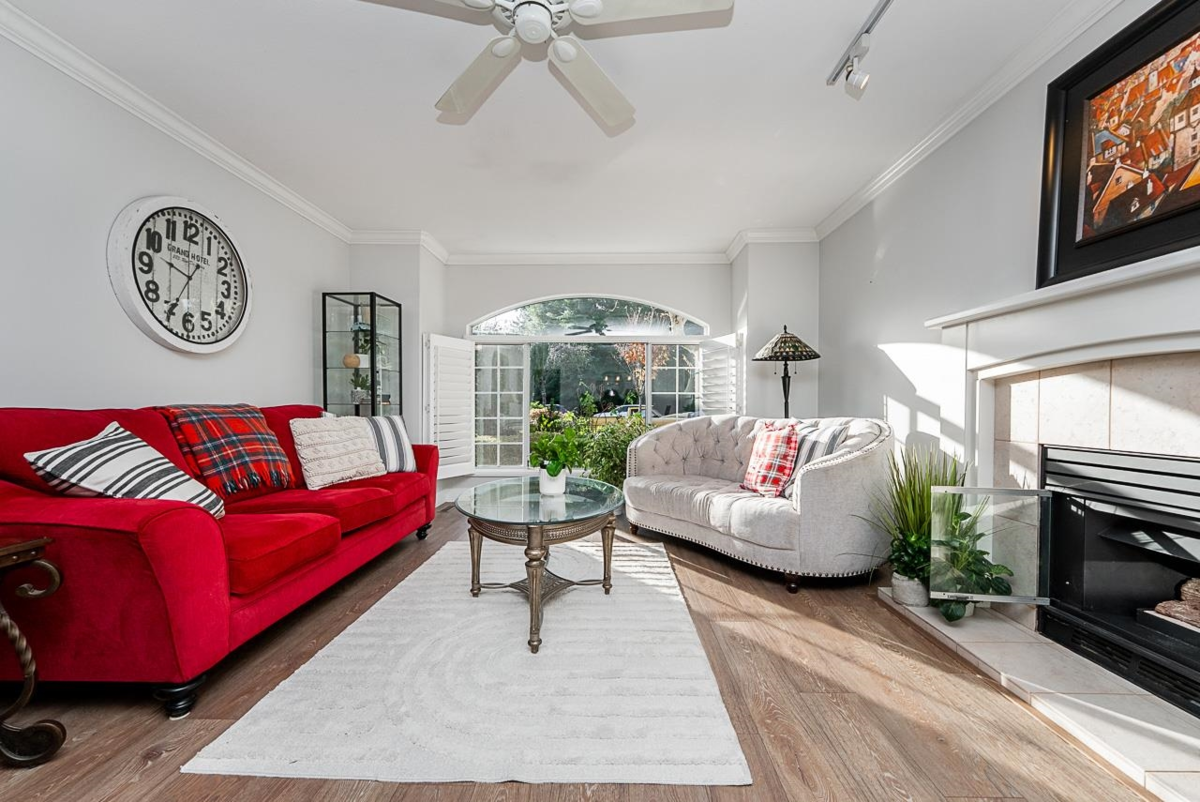 Dining Area Photo of 16545 10 Avenue, Surrey, BC