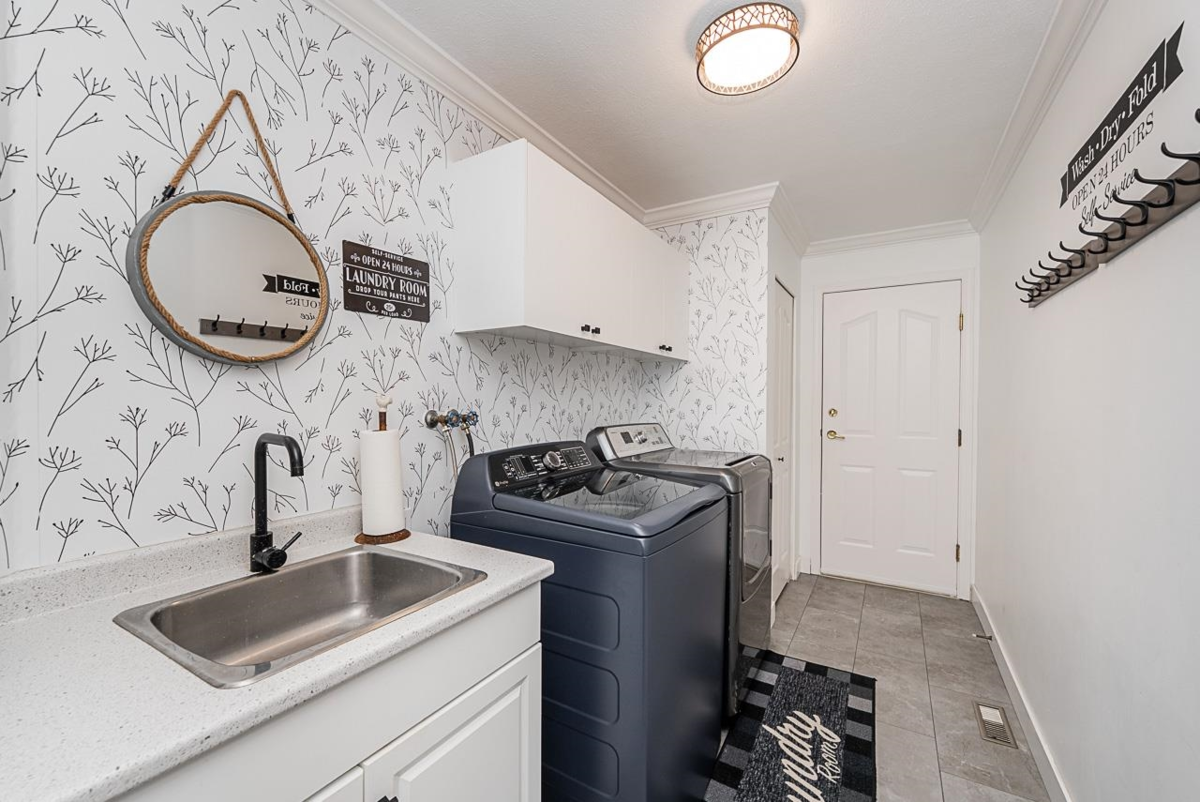 Entry Foyer Photo of 16545 10 Avenue, Surrey, BC