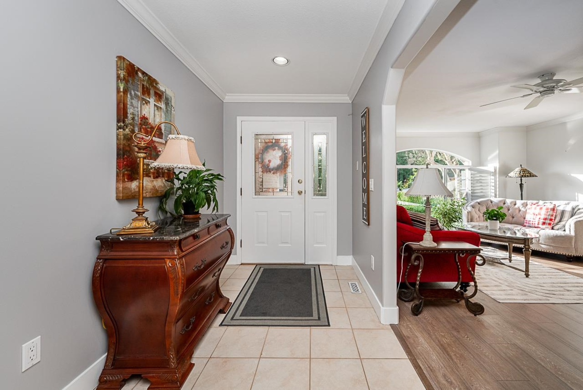 Family Room Photo of 16545 10 Avenue, Surrey, BC