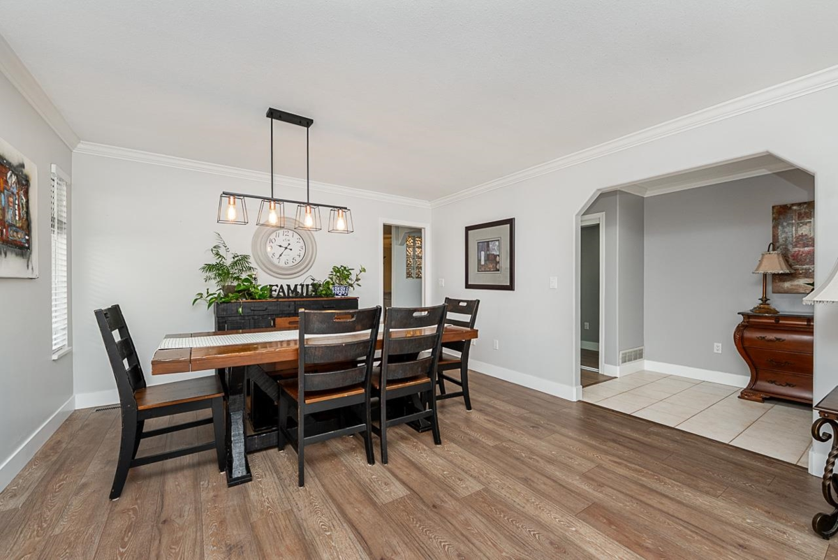 Kitchen Island Photo of 16545 10 Avenue, Surrey, BC