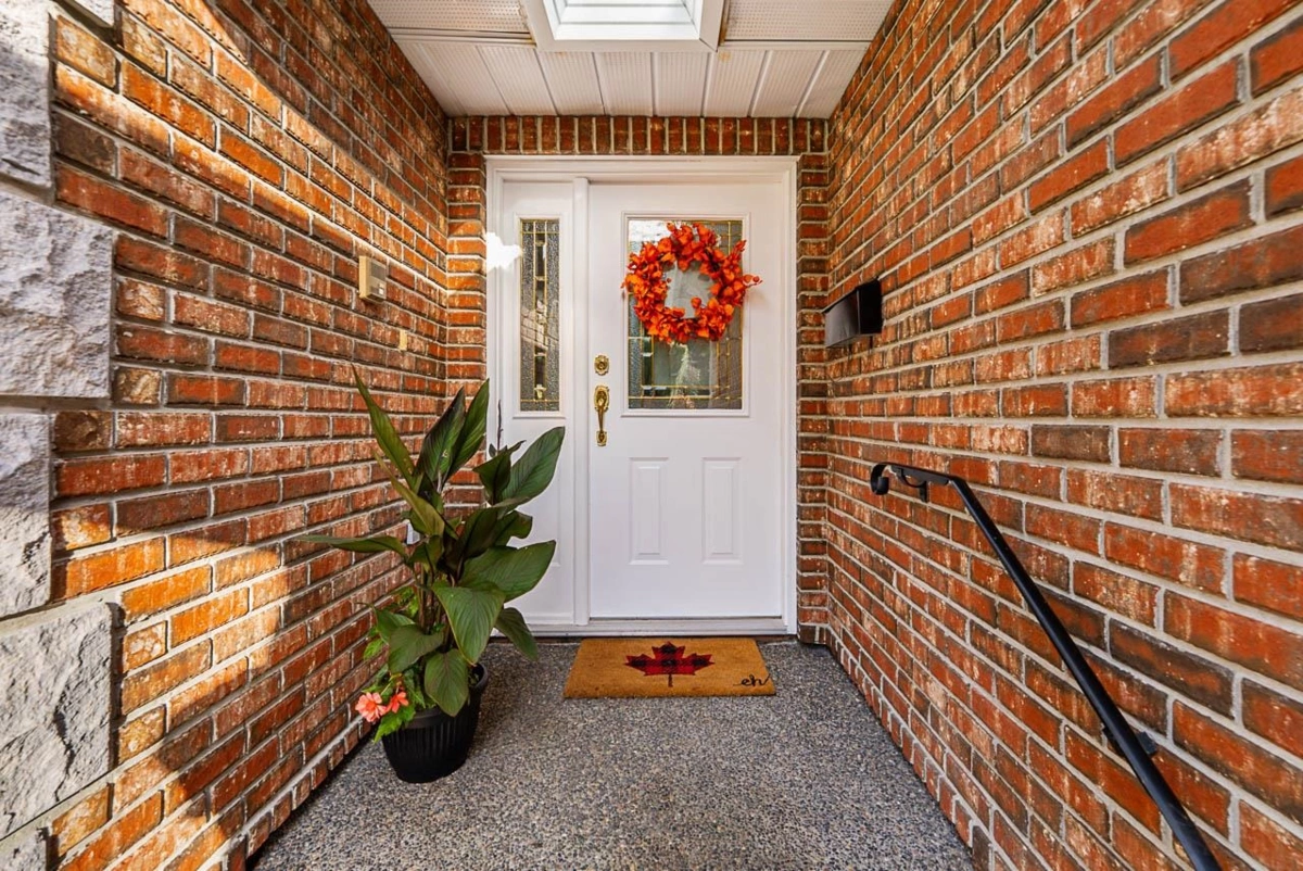 Living Room Photo of 16545 10 Avenue, Surrey, BC