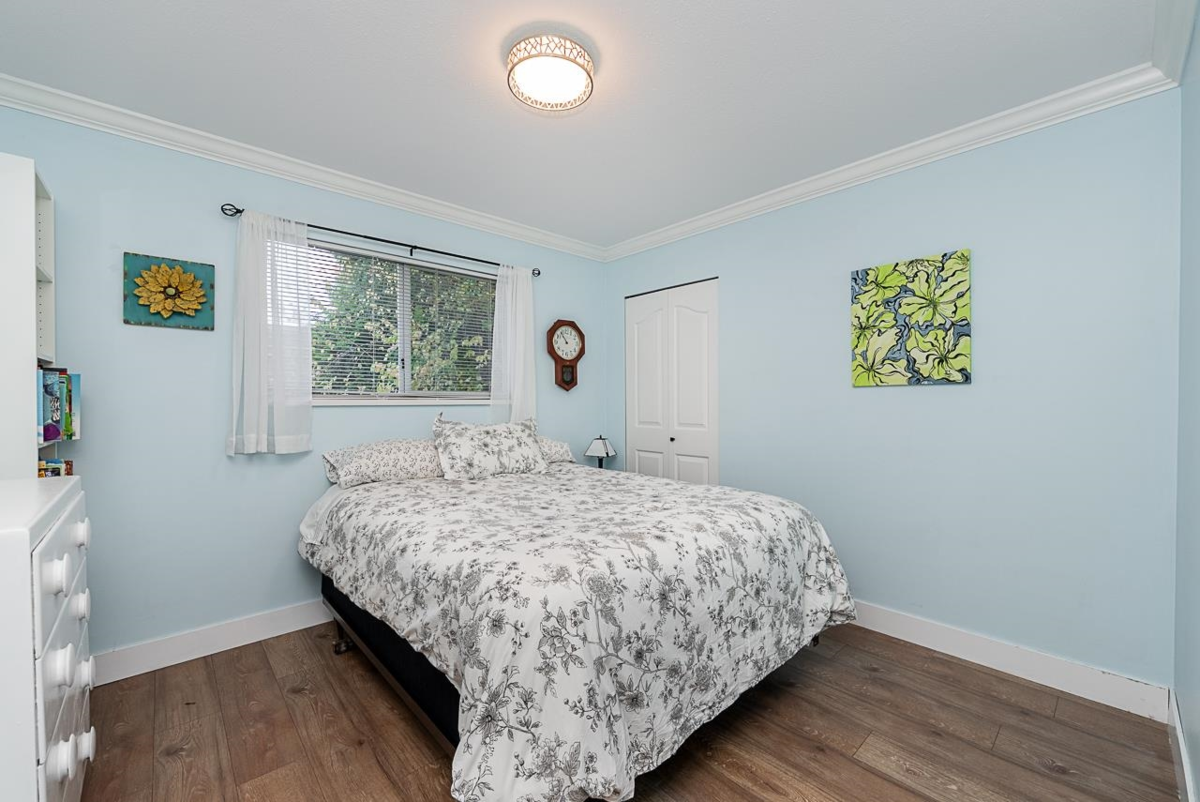 Mudroom Photo of 16545 10 Avenue, Surrey, BC