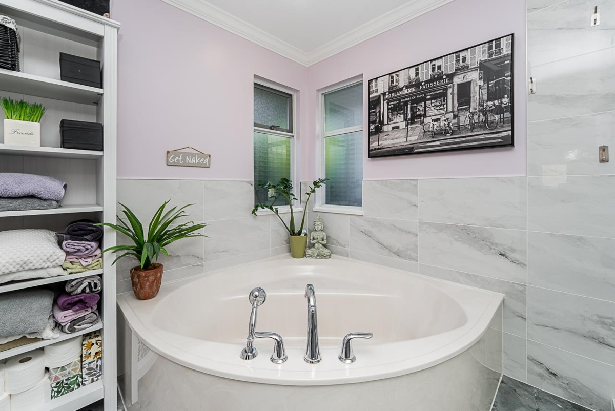 Powder Room Photo of 16545 10 Avenue, Surrey, BC