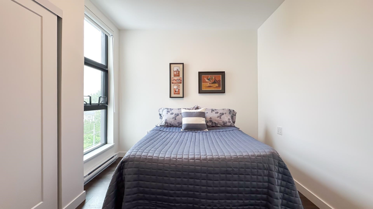 Kitchen Island Photo of 501 2446 Shaughnessy Street, Port Coquitlam, BC