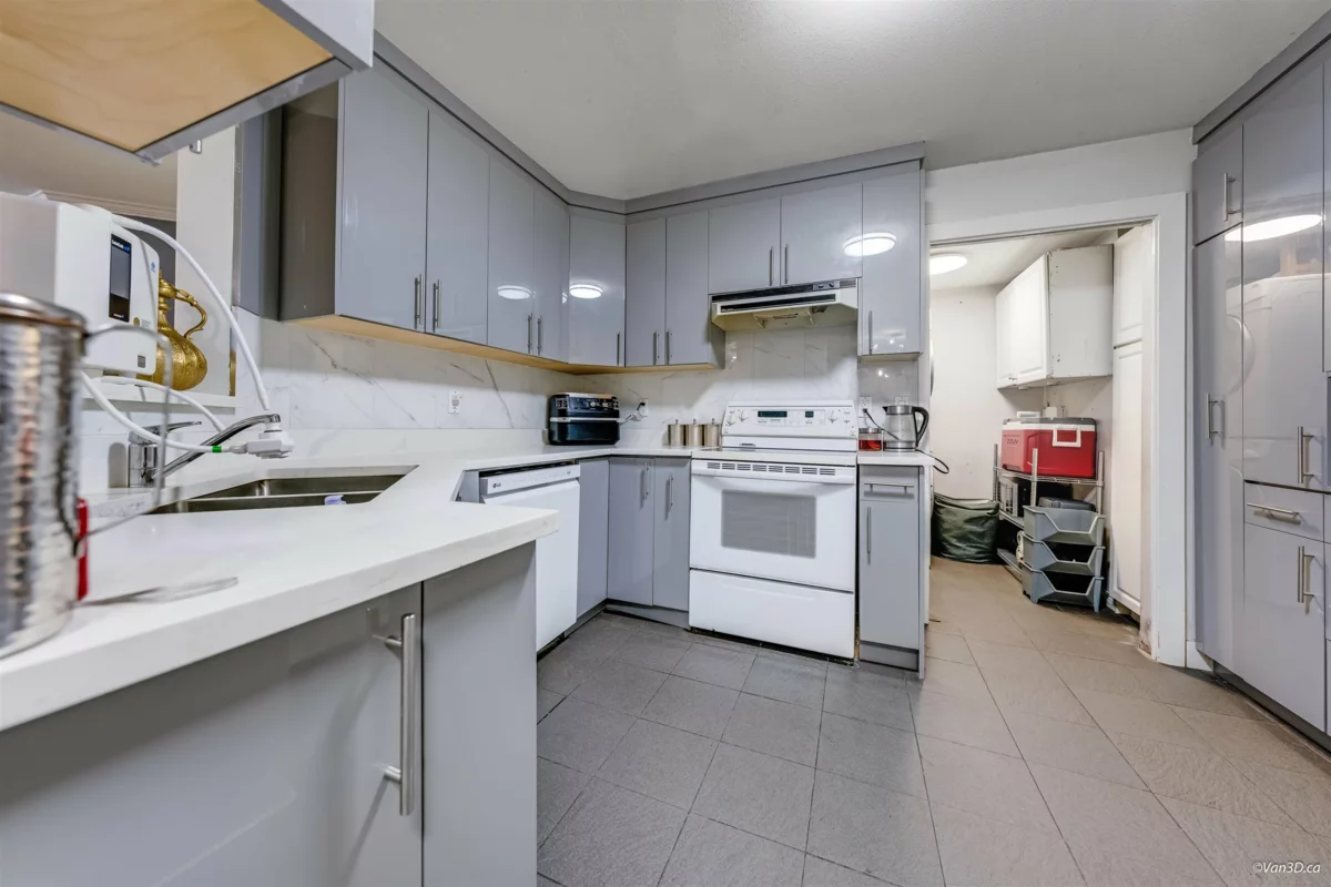 Breakfast Nook Photo of 114 7151 121 Street, Surrey, BC