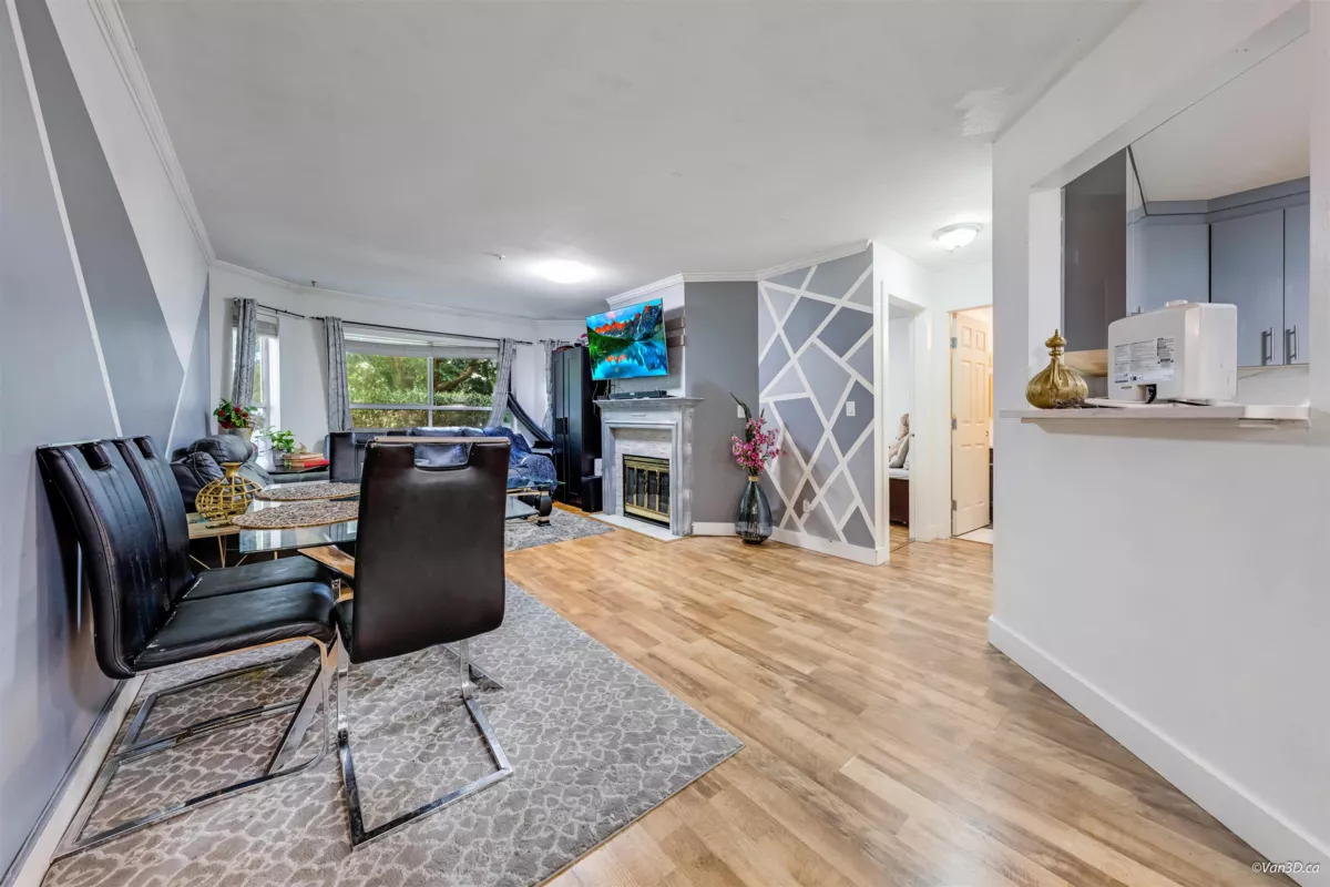 Kitchen Photo of 114 7151 121 Street, Surrey, BC