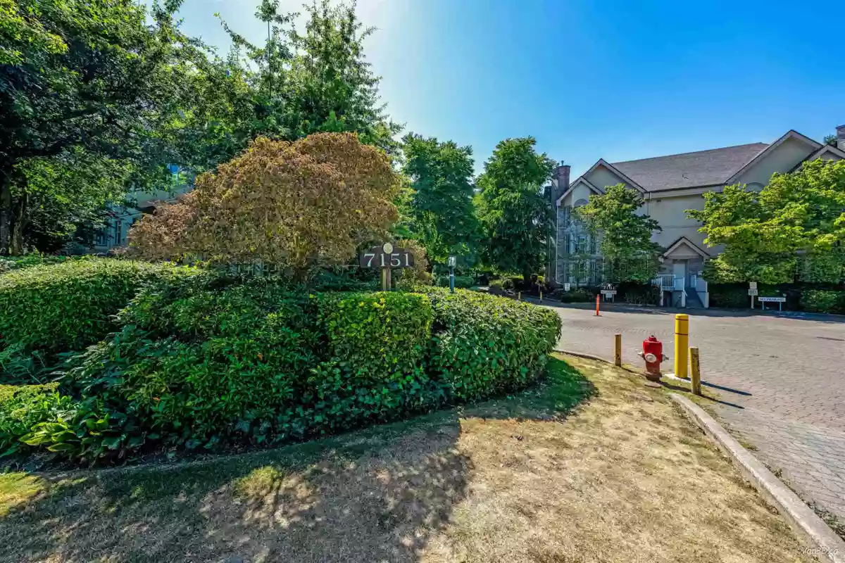 Mudroom Photo of 114 7151 121 Street, Surrey, BC