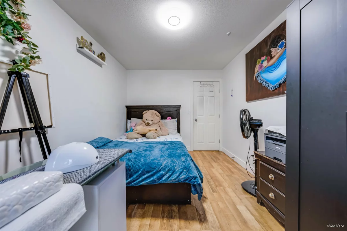 Walk-In Closet Photo of 114 7151 121 Street, Surrey, BC