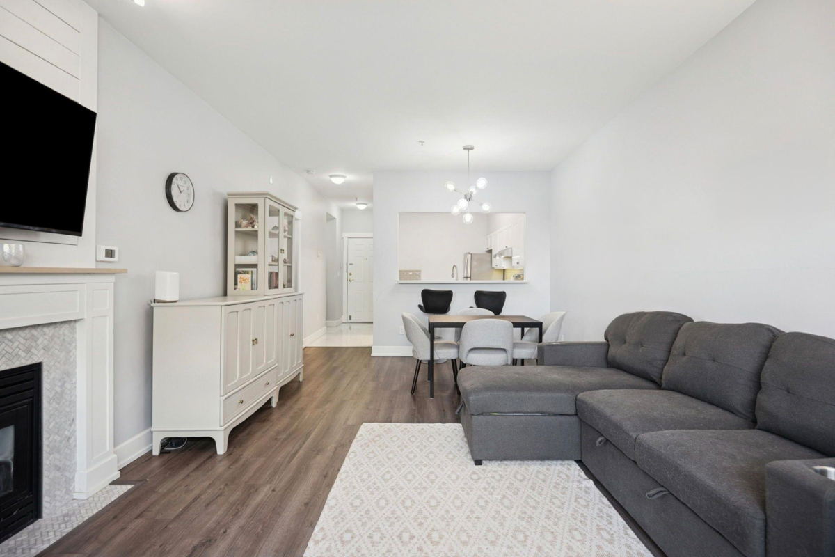 Dining Area Photo of 134 5888 Dover Crescent, Richmond, BC