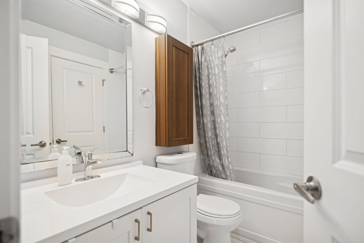 Primary Bathroom Photo of 134 5888 Dover Crescent, Richmond, BC