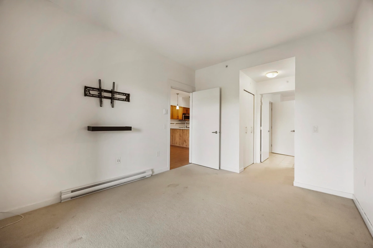 Entry Foyer Photo of 412 11950 Harris Road, Pitt Meadows, BC