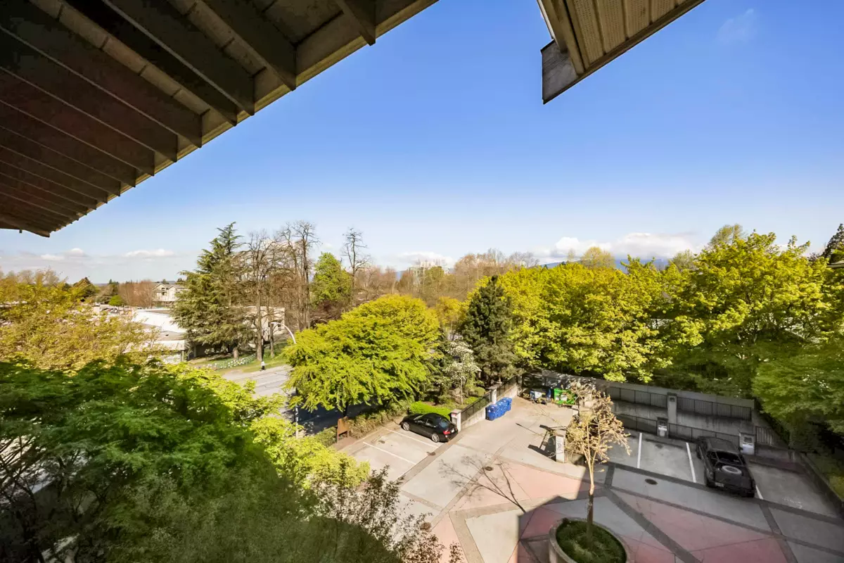 Hot Tub / Spa Photo of 412 11950 Harris Road, Pitt Meadows, BC