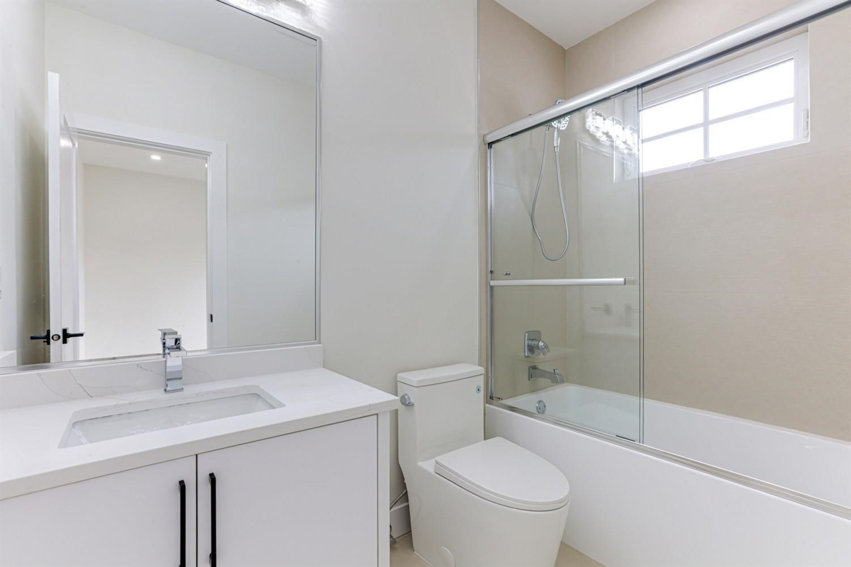 Swimming Pool Photo of 6914 204a Street, Langley, BC