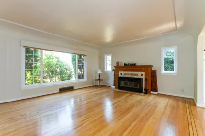 1602 Tenth Avenue, New Westminster, BC, New Westminster — Single Family Residence for sale