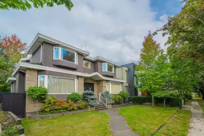Front Yard Photo of 4255 W 15th Avenue, Vancouver, BC