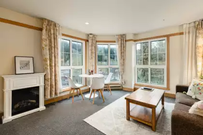 404 4557 Blackcomb Way, Whistler, BC, Whistler — Apartment/Condo for sale