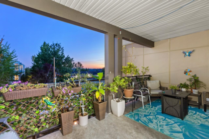 306 22577 Royal Crescent, Maple Ridge, BC, East Central — 2 bed apartment/condo for sale