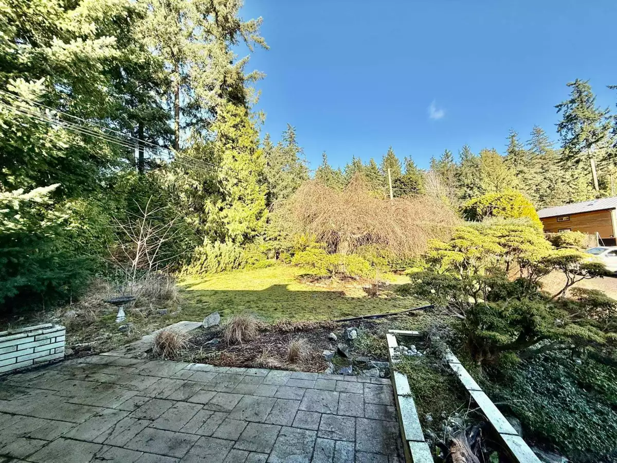 Basement Recreation Room Photo of 7077 Dale Road, Sechelt, BC