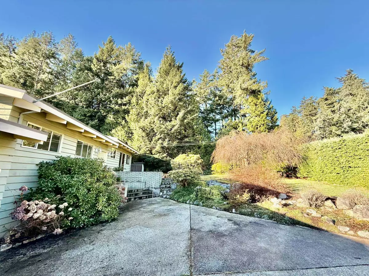 Dining Area Photo of 7077 Dale Road, Sechelt, BC