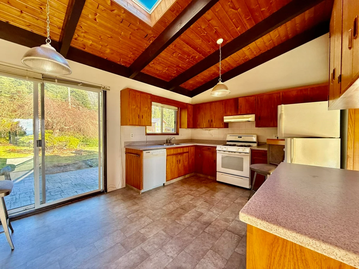 Kitchen Photo of 7077 Dale Road, Sechelt, BC