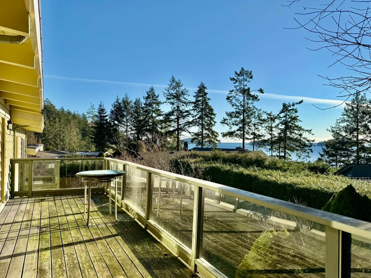 Living Room Photo of 7077 Dale Road, Sechelt, BC