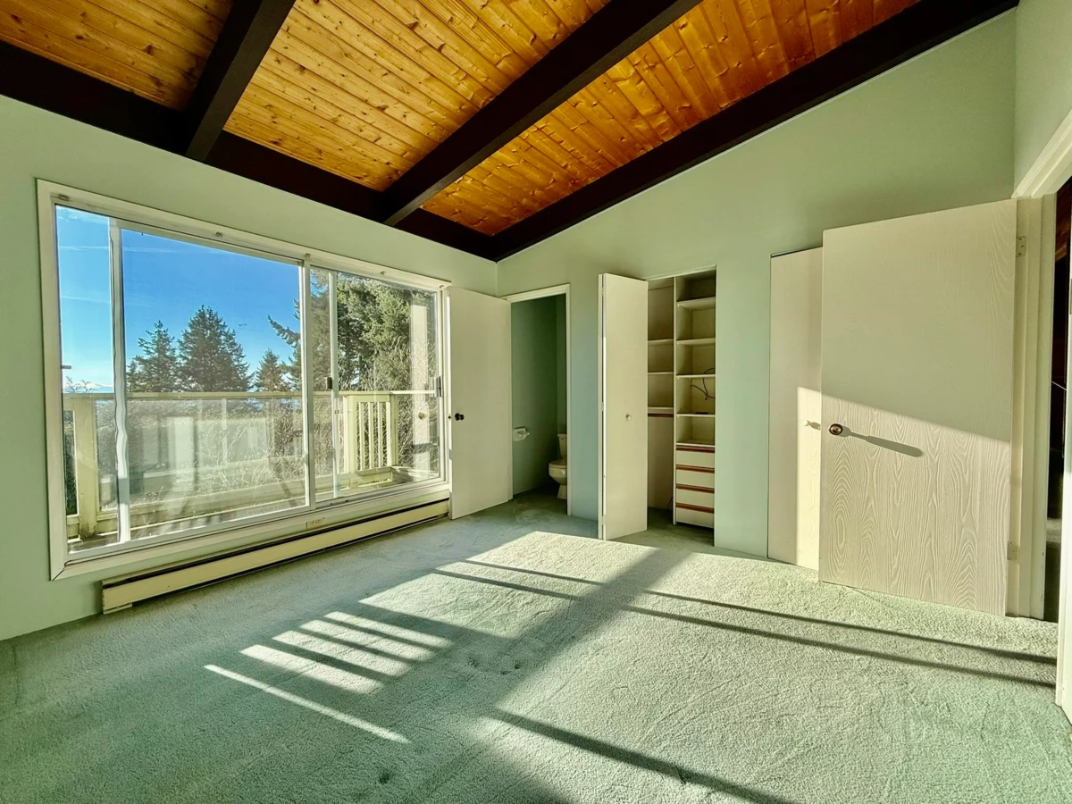 Primary Bedroom Photo of 7077 Dale Road, Sechelt, BC