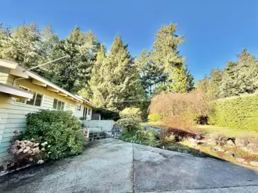 7077 Dale Road, Sechelt, BC, Sechelt — Single Family Residence for sale