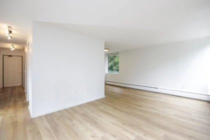304 2008 Fullerton Avenue, North Vancouver, BC