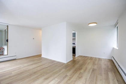 304 2008 Fullerton Avenue, North Vancouver, BC