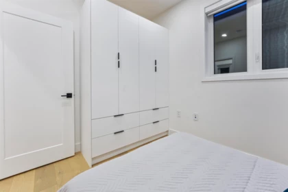 Hallway Photo of 1 1322 E 13th Avenue, Vancouver, BC