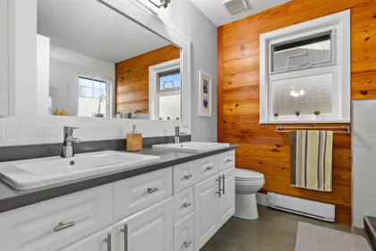 Hallway Photo of 14737 75 Avenue, Surrey, BC