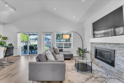 7430 Canada Way, Burnaby, BC, Highgate — 4 bed half duplex for sale