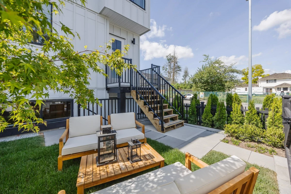 Living Room Photo of 19767 75b Avenue, Langley, BC