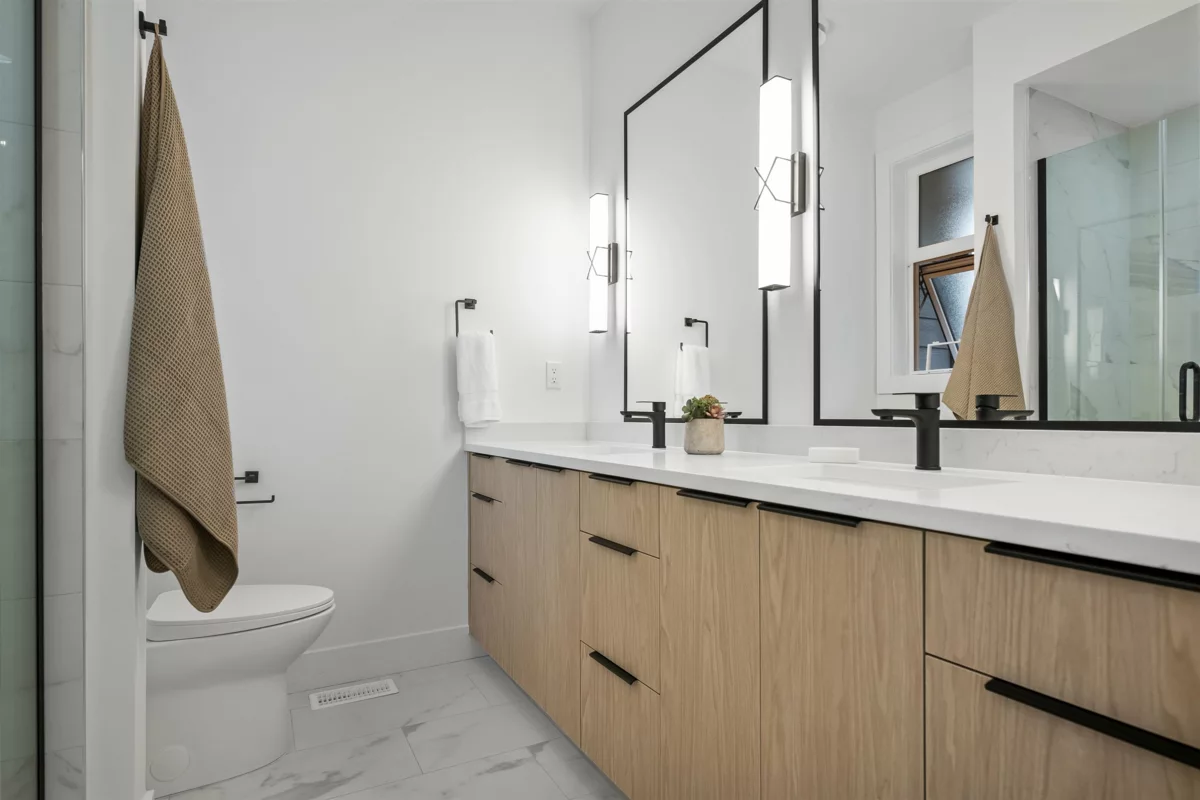 Primary Bathroom Photo of 19767 75b Avenue, Langley, BC