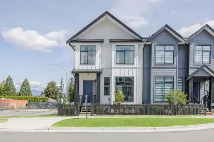 19767 75b Avenue, Langley, BC, Langley — 4 bed half duplex for sale