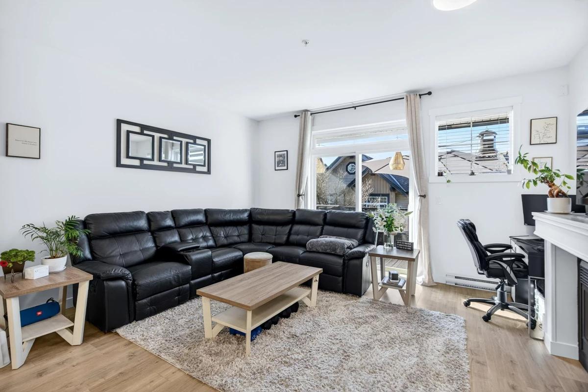 Dining Area Photo of 25 13819 232 Street, Maple Ridge, BC
